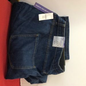 Catherine’s 32W Straight Leg Universal Jean